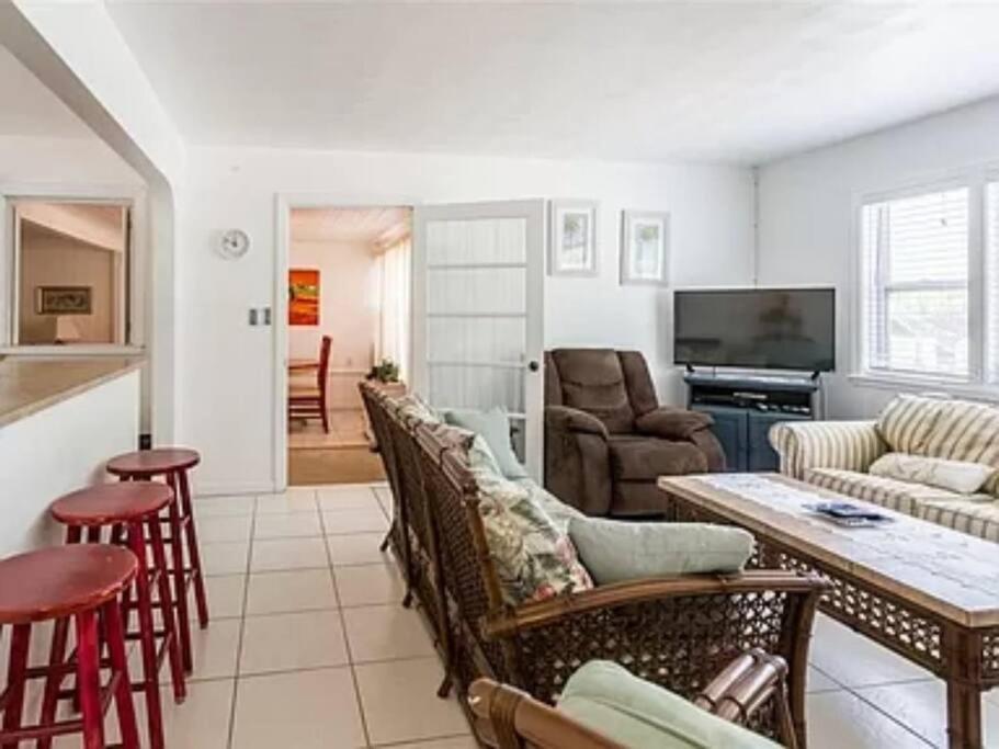 Lovely 1 Bedroom Unit Across From Lido Key Beach Sarasota Exterior photo