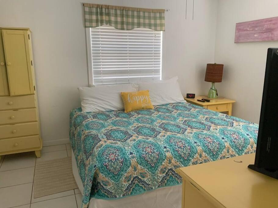 Lovely 1 Bedroom Unit Across From Lido Key Beach Sarasota Exterior photo
